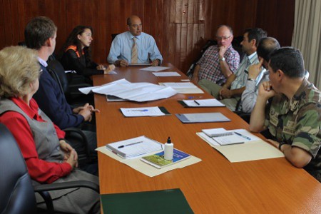 Gobernador Hölck encabezó reunión de coordinación para operativo de Simulacro de Tsunami en Hueicolla